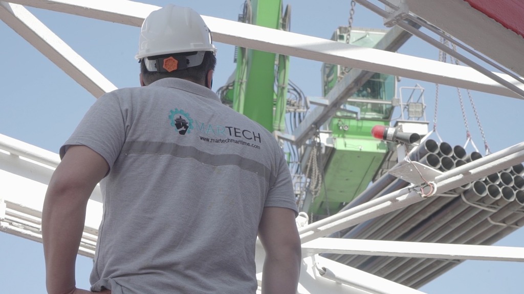 Crane-assisted pipe handling operation